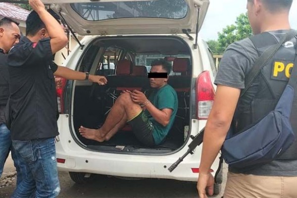 Ibu dan dua Putrinya Disetubuhi Dukun Cabul, Suaminya Disuruh Jaga Keris 